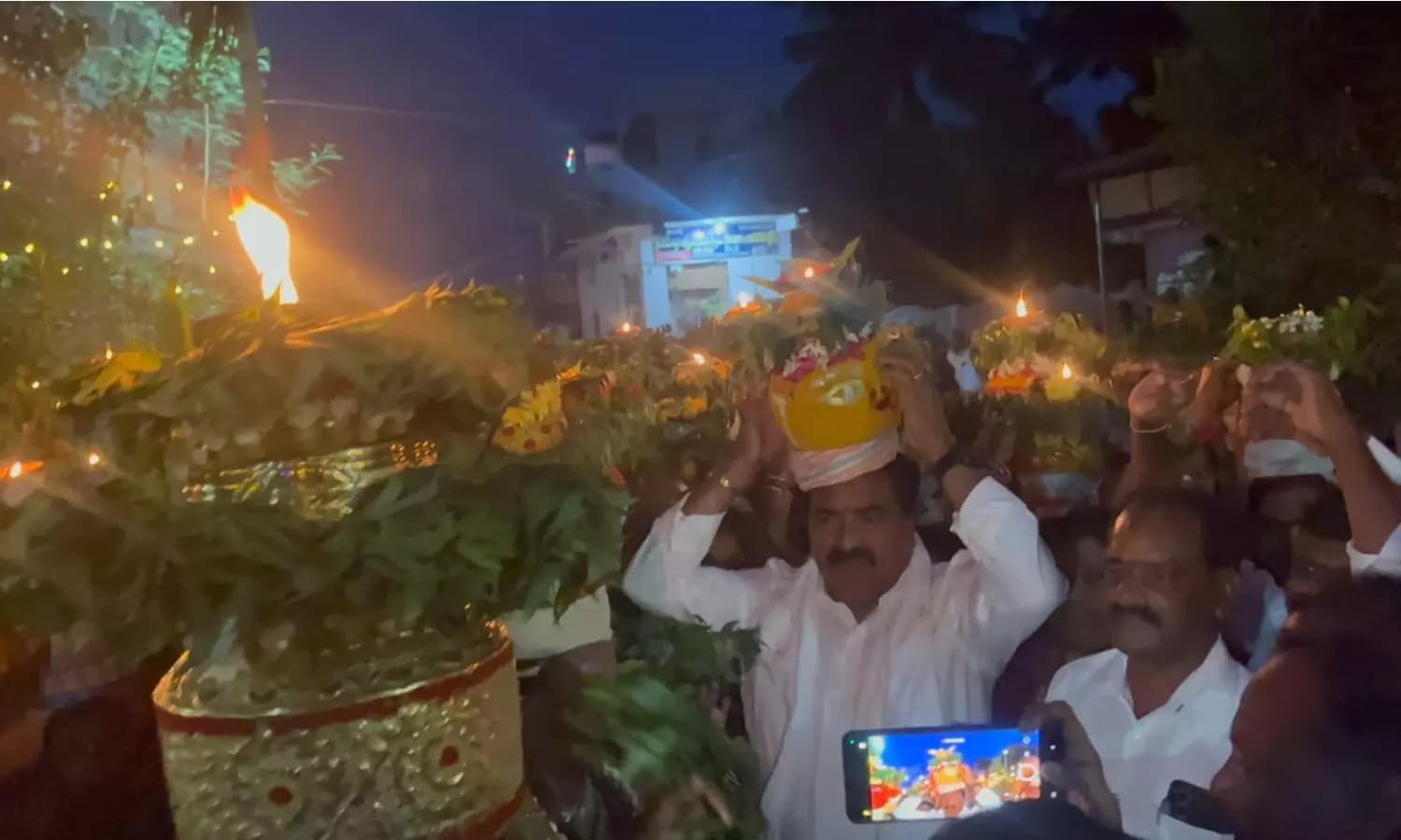 పాలకుర్తిలో ఘనంగా బోనాల పండుగ బోనమెత్తిన ఎర్రబెల్లి