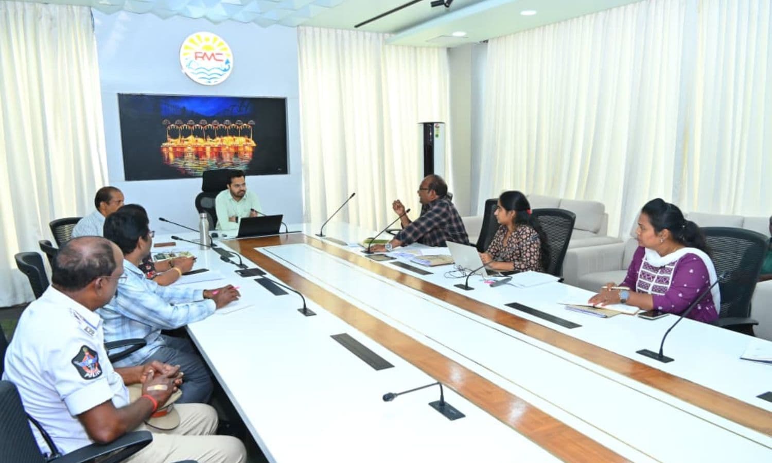 వీధి వ్యాపారులకు 'జోన్ల' భరోసా
