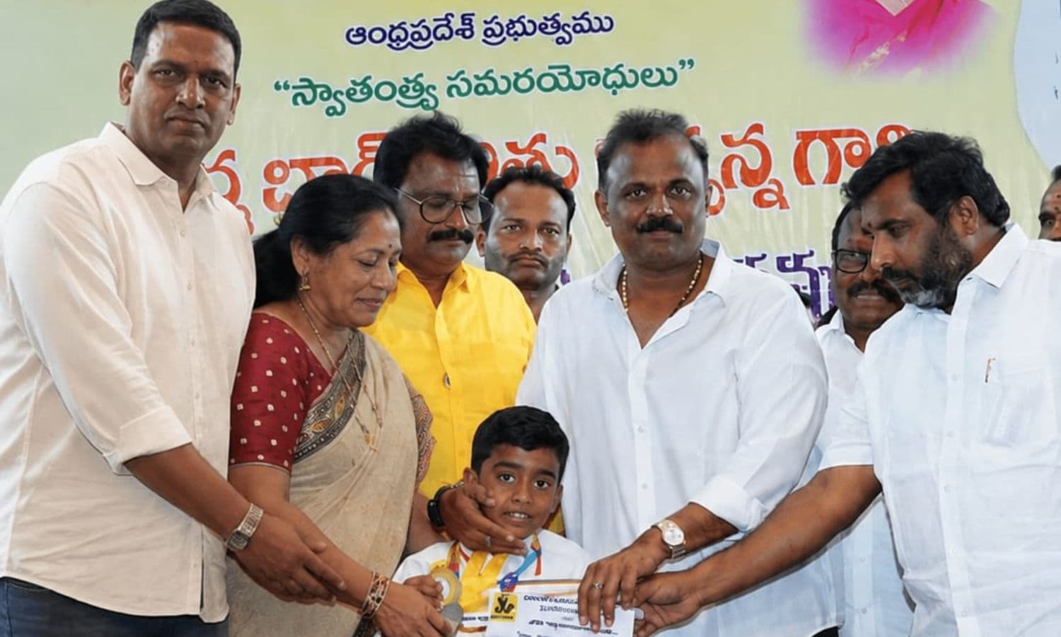 తణుకు కరాటే చిచ్చరపిడుగు శ్రేయాన్స్ కు ఘన సన్మానం