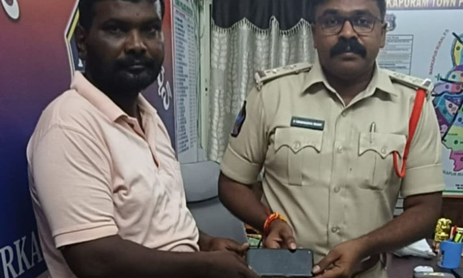 మిస్సైన 4 మొబైల్ ఫోన్లు రికవరీ