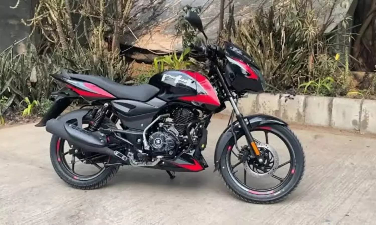 మార్కెట్ లోకి కొత్త బజాజ్ పల్సర్ 125.. లాంచ్ కు ముందే లీకైన పిక్స్.. ఫీచర్లు చూస్తే మైండ్