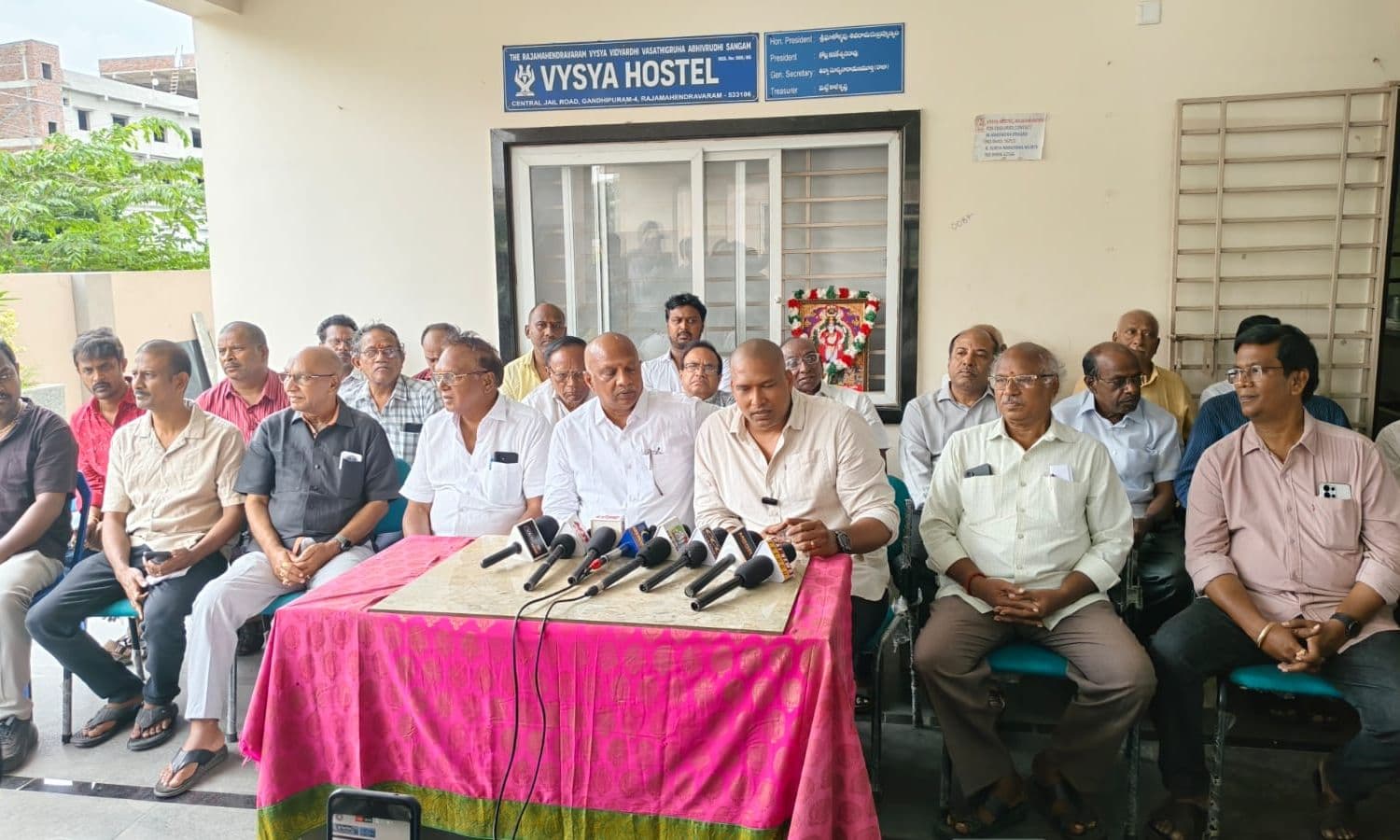 రాజమహేంద్రవరంలో వైశ్య సంఘాల మీడియా సమావేశం