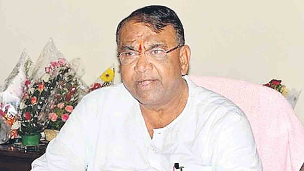 కొంతమంది దౌర్భాగ్యులు చేసిన పని వల్ల పార్టీ మారా