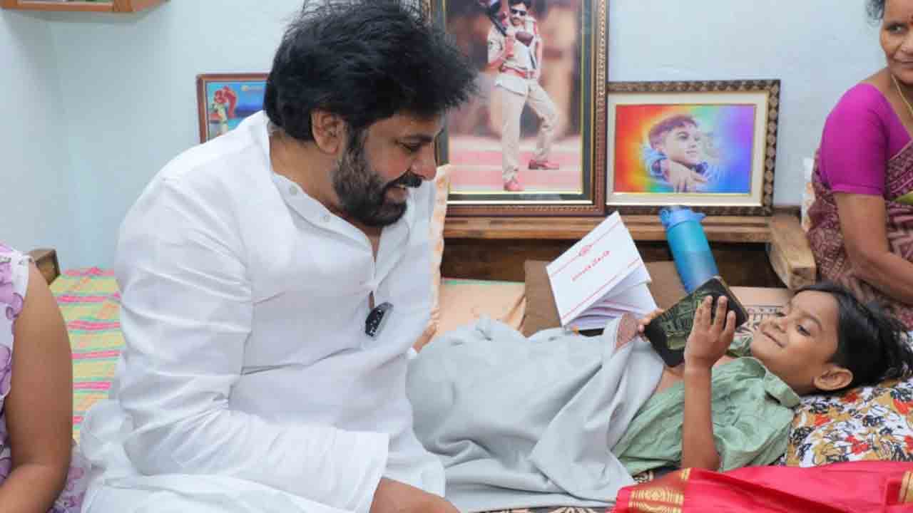 నిరంజన్ కుటుంబ జీవనోపాధికి క్యాంటీన్ .. పవన్ కల్యాణ్ హామీ