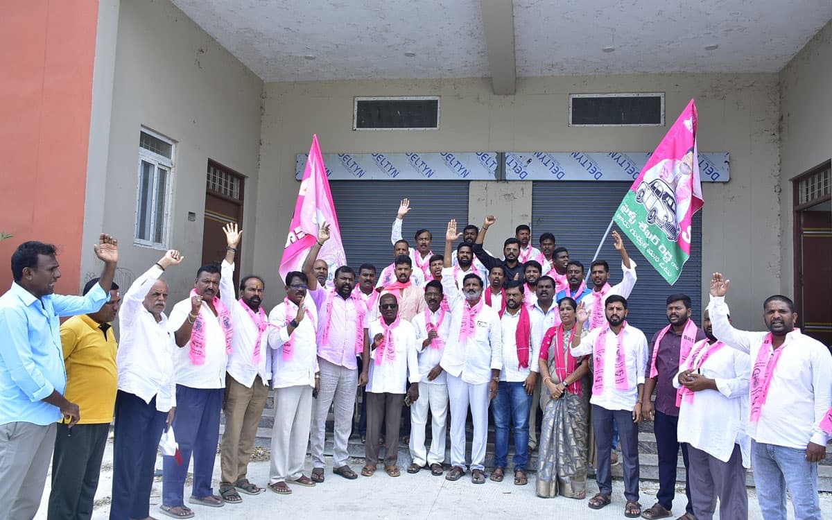 భువ న గిరి ఇంటిగ్రేటెడ్ మార్కెట్ ను వెంట నే ప్రారంభించాలి