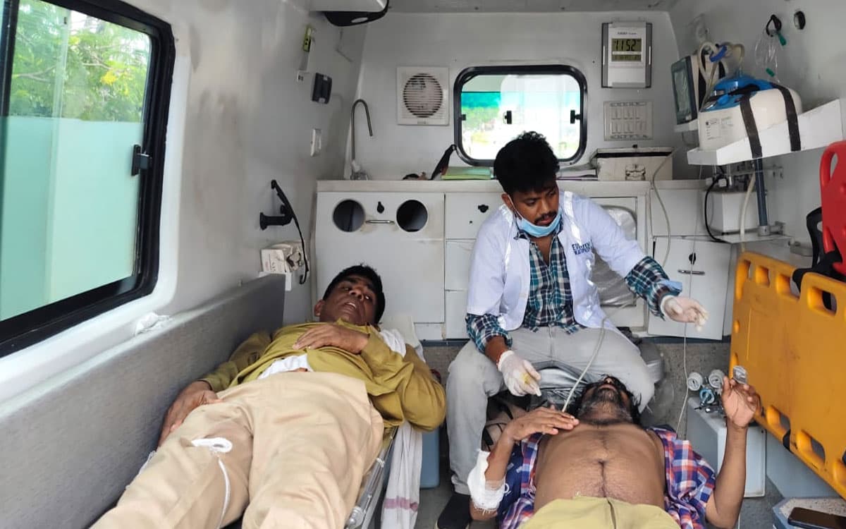 ఎదురెదురుగా ఢీకొన్న ఆర్టీసీ బస్సు, యాష్ ట్యాంకర్.. ఇద్దరు డ్రైవర్లకు తీవ్రగాయాలు