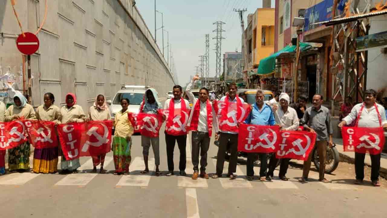 కాంగ్రెస్ ఇచ్చిన హామీలు నెరవేర్చాలి