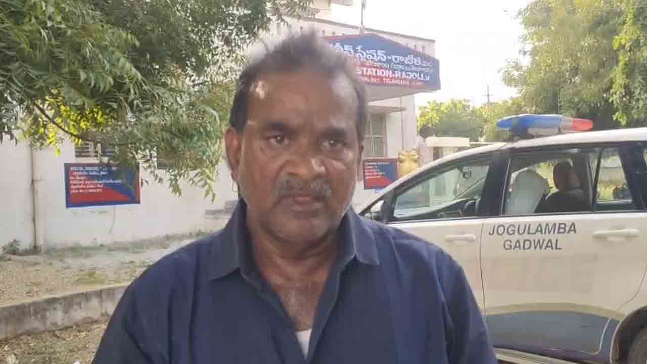 ప్రభుత్వ ఇసుక రీచ్ లో టీడీపీ నాయకుల దౌర్జన్యం.. సైట్ ఇంచార్జిపై దాడి