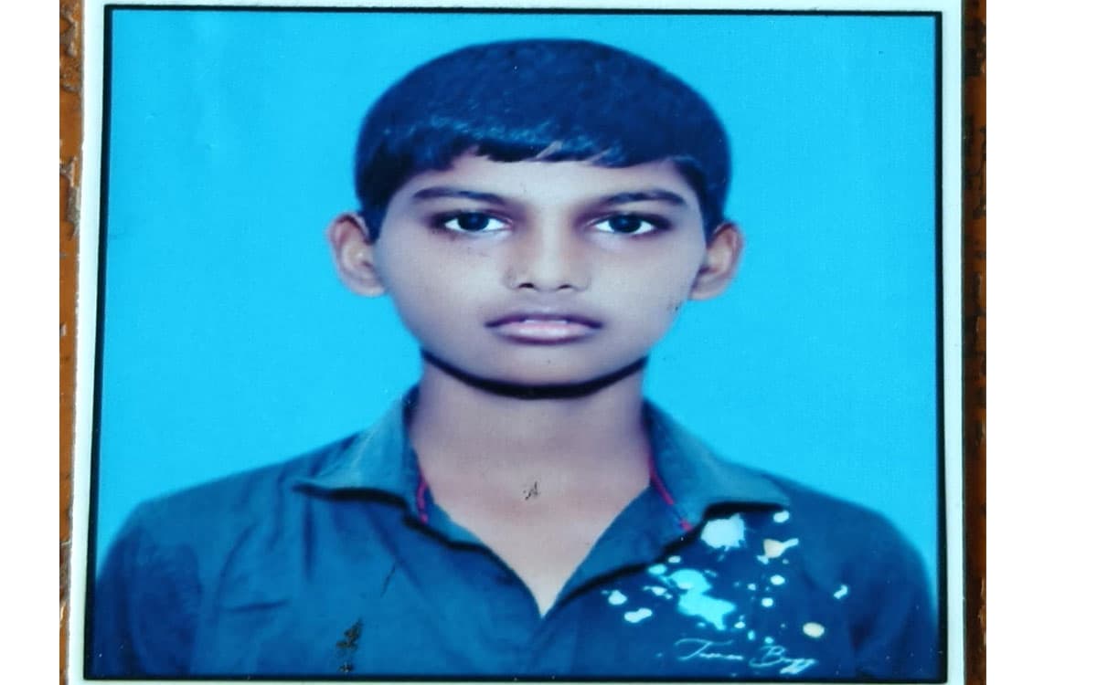 బైక్ ను ఢీకొట్టిన డోజర్.. కొడుకు మృతి, తండ్రికి తీవ్ర గాయాలు