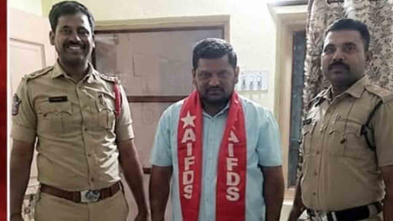 విద్యార్థి సంఘాల నాయకుల అక్రమ అరెస్టులను ఖండిస్తున్నాం