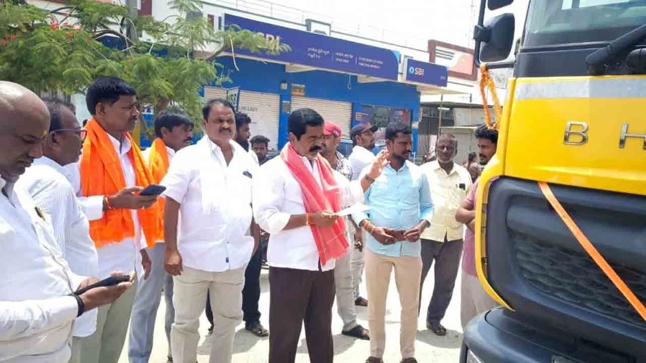 అక్రమ ఇసుక తరలింపు.. పోలీసులపై మాజీ ఎమ్మెల్యే చిట్టెం ఆగ్రహం