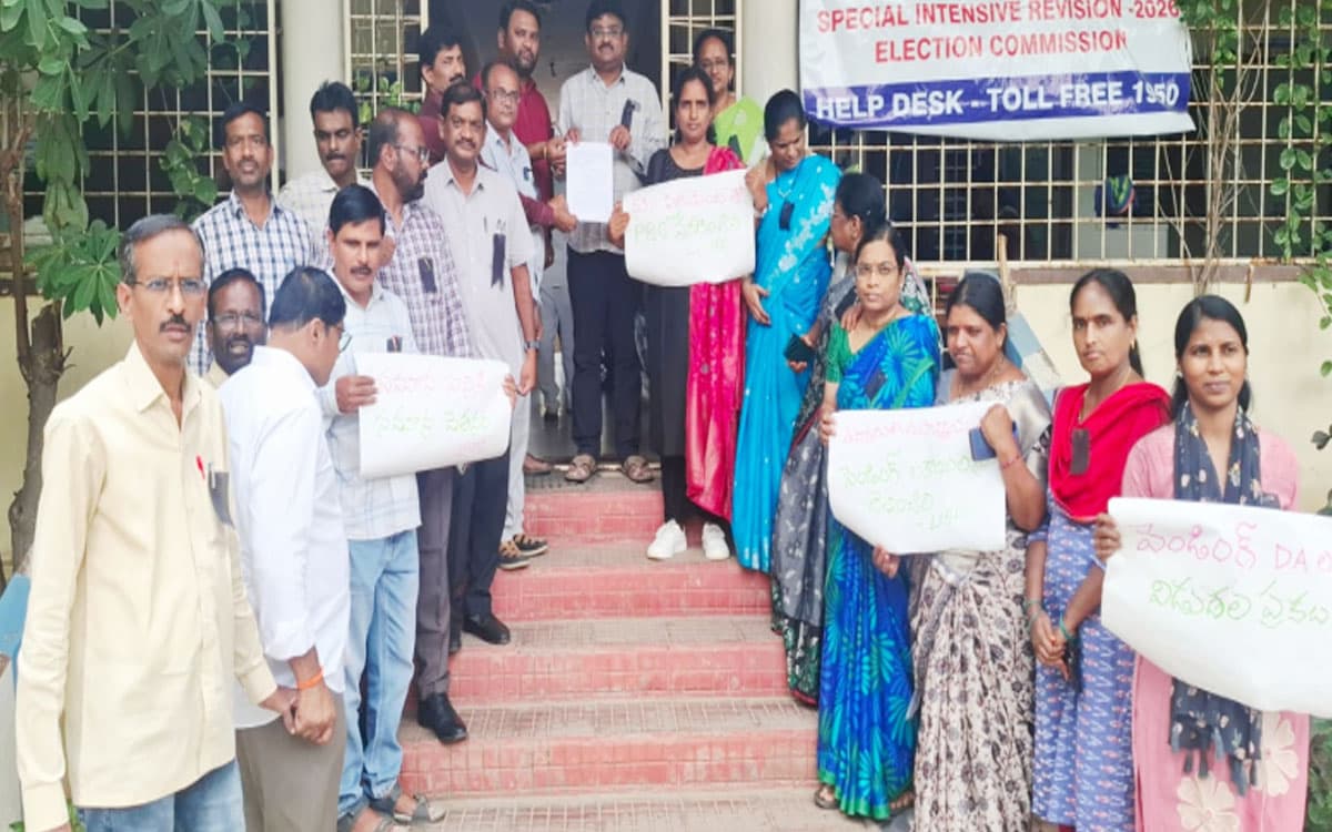 శాతం ఫిట్ మెంట్ తో పీఆర్సీ ఇవ్వాలి