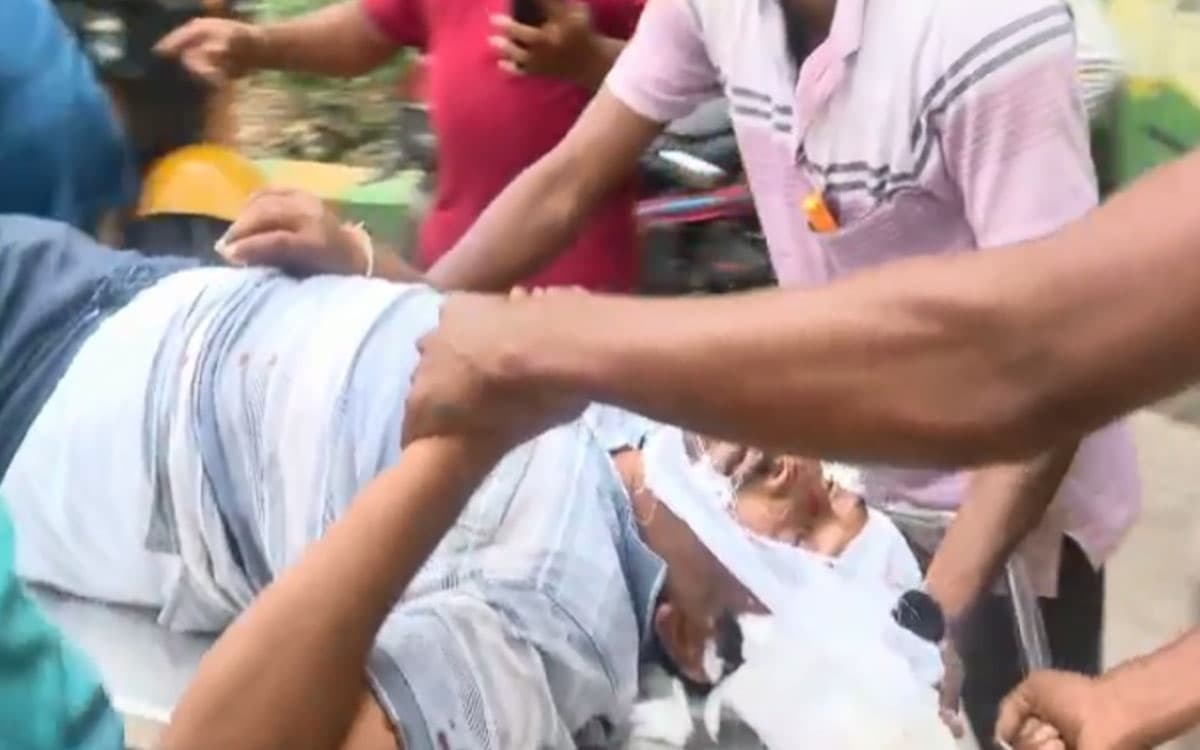 రెండు బైక్ లు ఢీ.. ఇద్దరికి తీవ్రగాయాలు