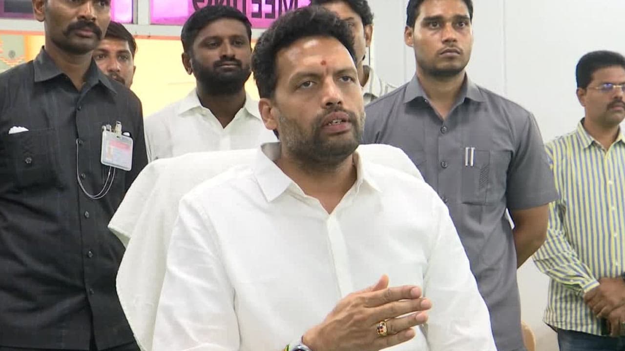 మంత్రులపై నిఘా పెట్టేవారు.. నేరస్థులపై ఎందుకు పెట్టరు
