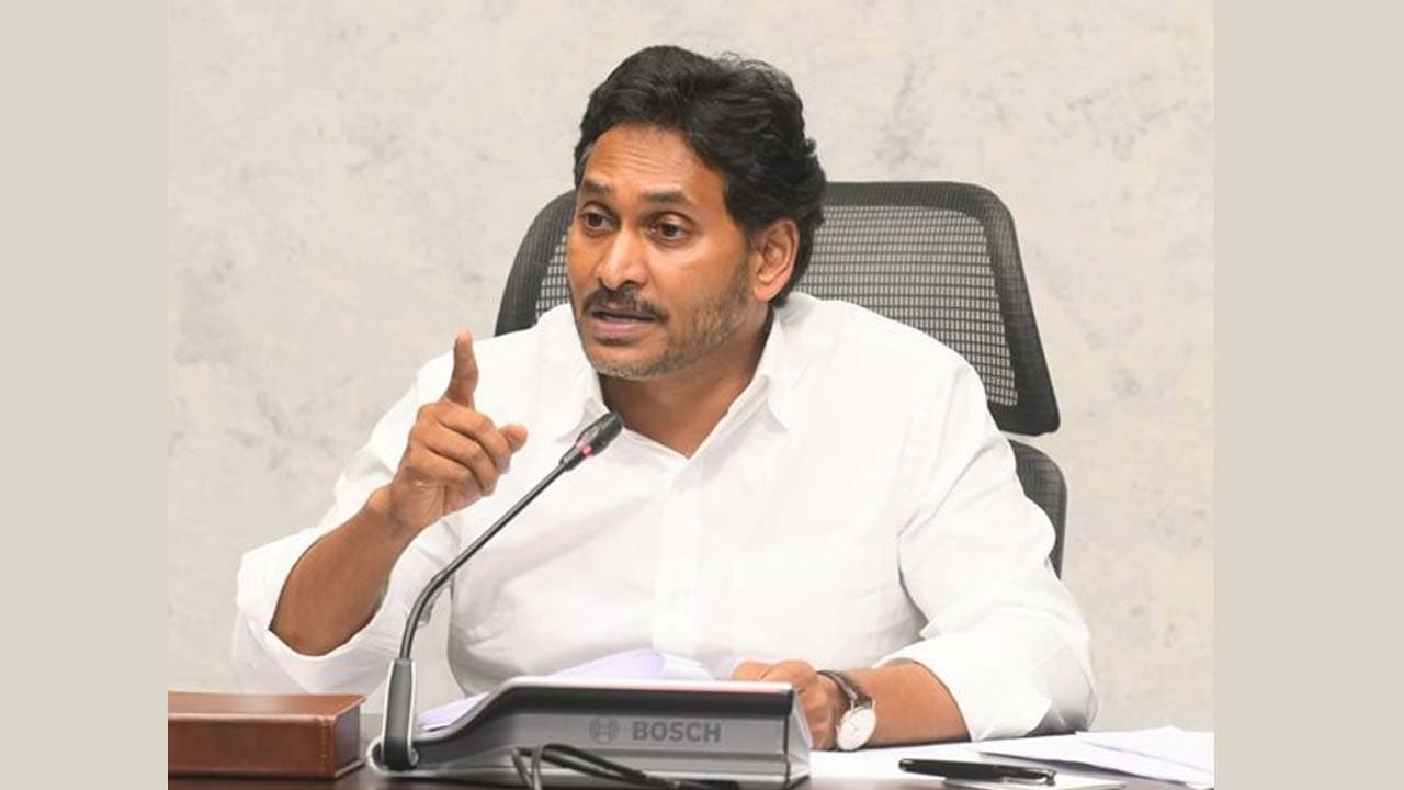 డీఎస్సీ బాధితులకు జగన్ భరోసా.. అండగా ఉంటాం.. న్యాయపోరాట ఖర్చులన్నీ భరిస్తాం