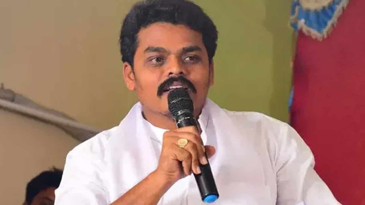 పోలవరం ఎమ్మెల్యే చిర్రి బాలరాజు కార్యాలయంలో ఉద్రిక్తత