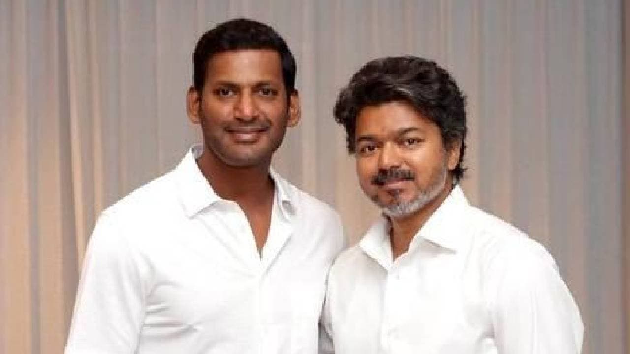 బొకేలు, శాలువాలు పక్కనబెట్టి కాలేజీ స్నేహితుల కలయిక