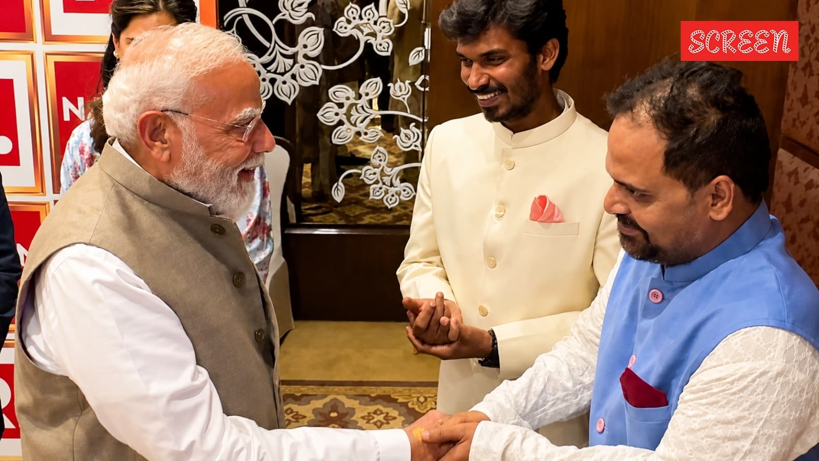 Pm Modi Meets Panchayat Actors Binod And Bhushan Video Goes Viral