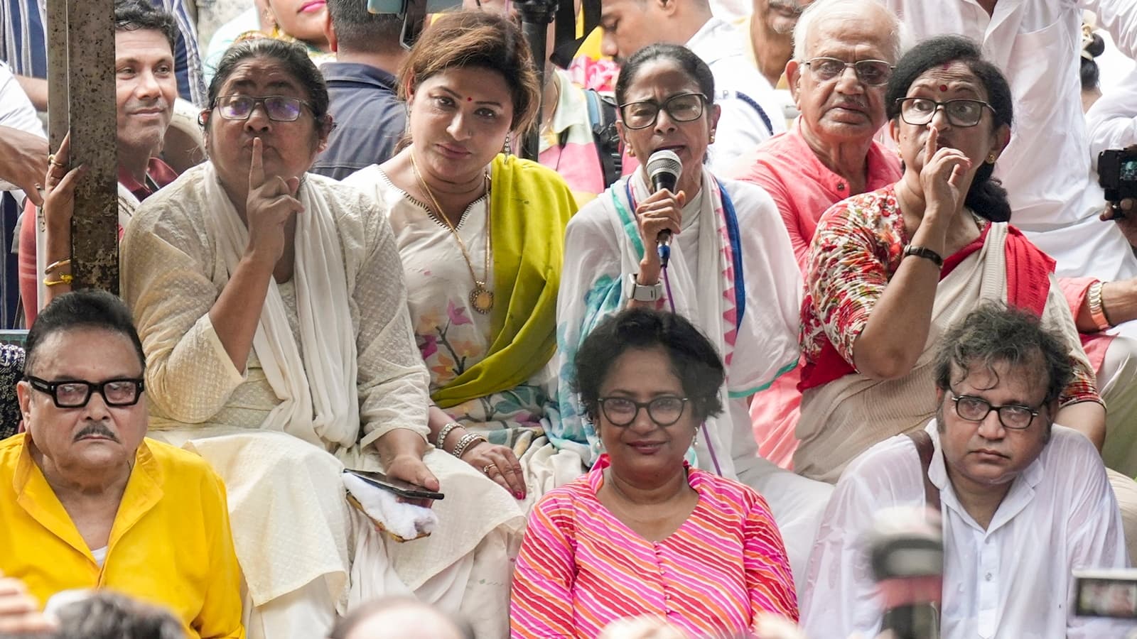 As Tmc Unravels Mamata Banerjees Band Of Loyalists Shrinks Who Is Standing By Her