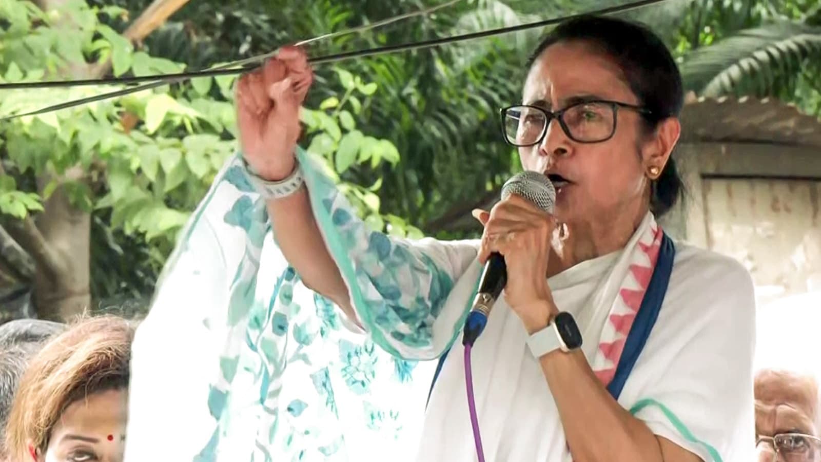 Amid Tmc Rebel Crisis Mamata Banerjee Pins Hopes On India Help For Firefighting