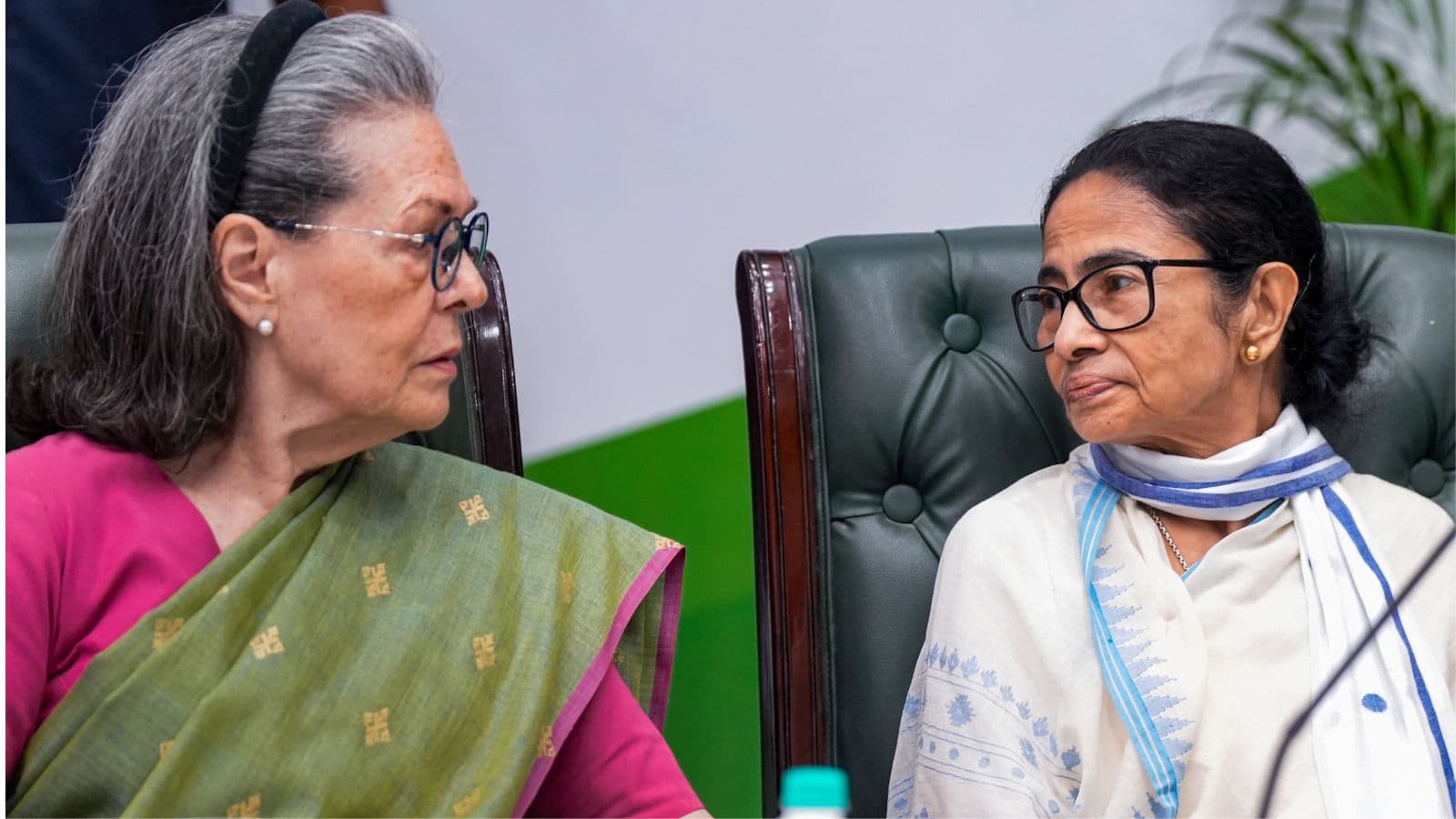 Mamata Banerjee Meet Sonia Gandhi Delhi Cid Search Tmc Rebellion