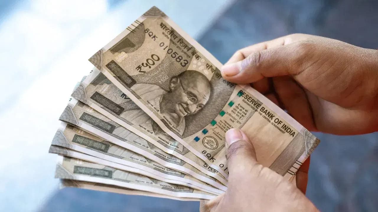 ఒక రోజులో ఒక వ్యక్తి నుంచి ఎంతవరకు క్యాష్ తీసుకోవచ్చు..? ఆ లిమిట్ దాటితే ఐటీ నోటీసులు