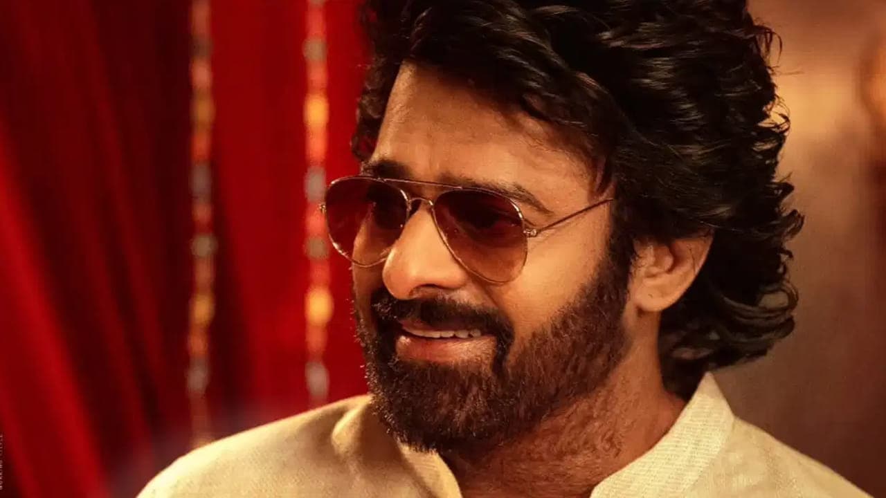 అదే జరిగిగే ప్రభాస్ ఫ్యాన్స్ కు ట్రిపుల్ ట్రీట్.. డార్లింగ్ సినిమా రిలీజులపై క్రేజీ అప్డేట్