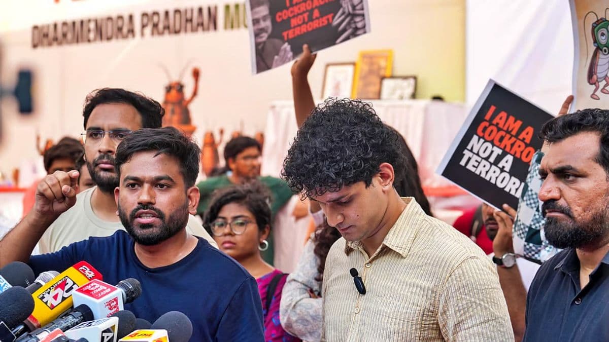 మమ్మల్ని టెర్రరిస్టులు అనడానికి సిగ్గుగా లేదా
