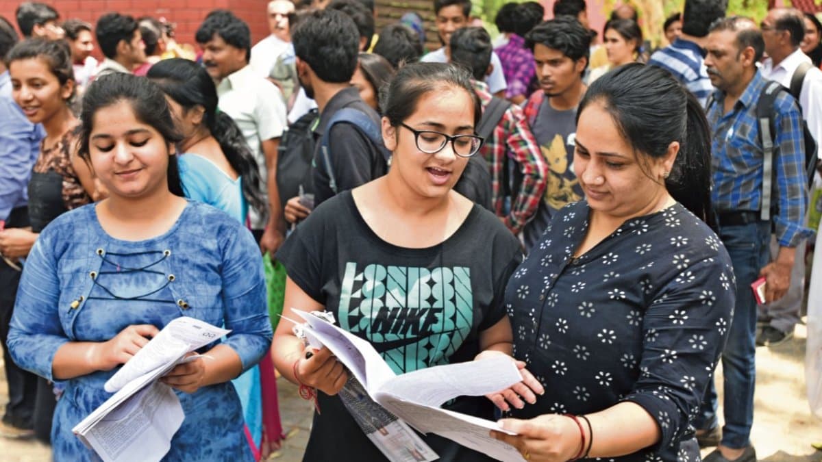 పేపర్ లీక్ అరికట్టమంటే.. టెలిగ్రామ్ బ్యాన్ చేయడం ఓ కామెడీ సర్కస్