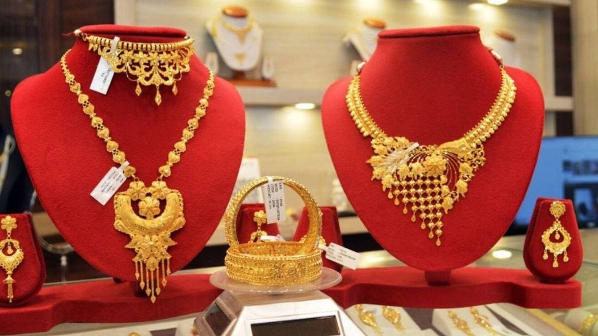గోల్డ్.. రైజింగ్ హ్యాండ్