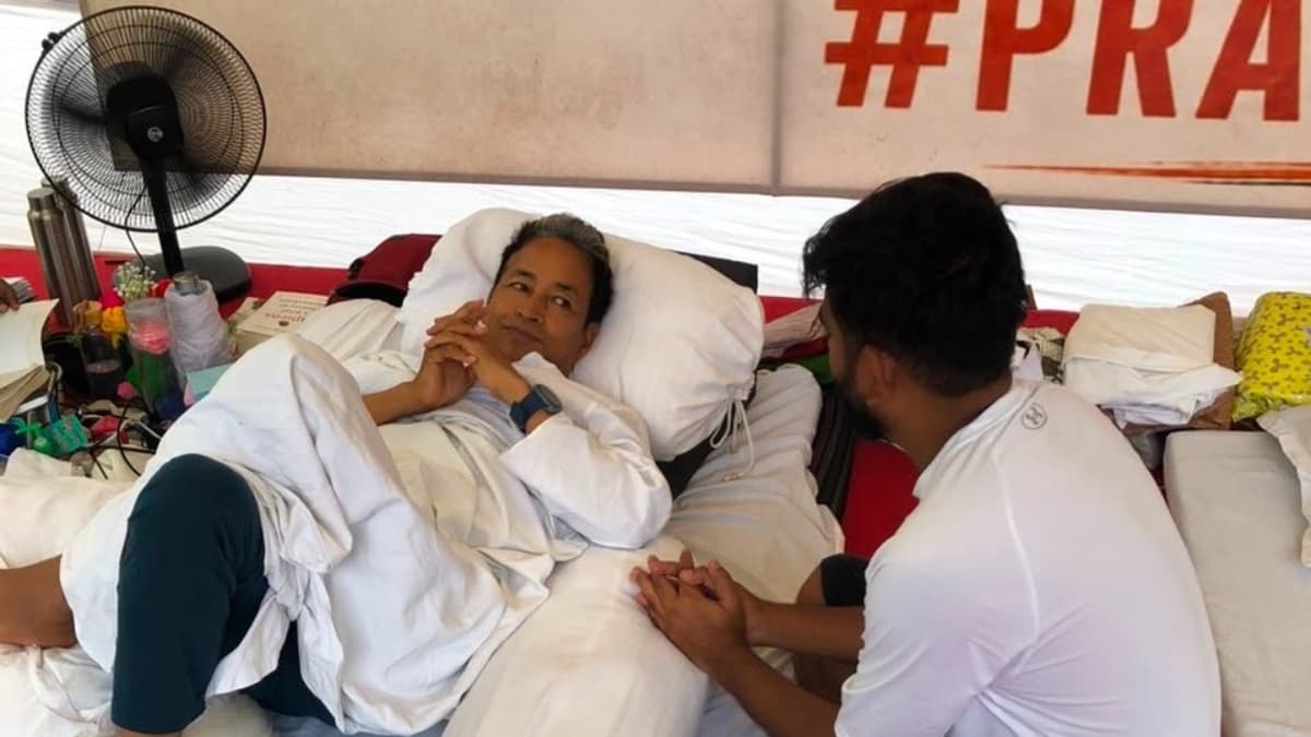 ఢిల్లీలో కాక్రోచ్ జనతా పార్టీ సంచలన ప్రకటన