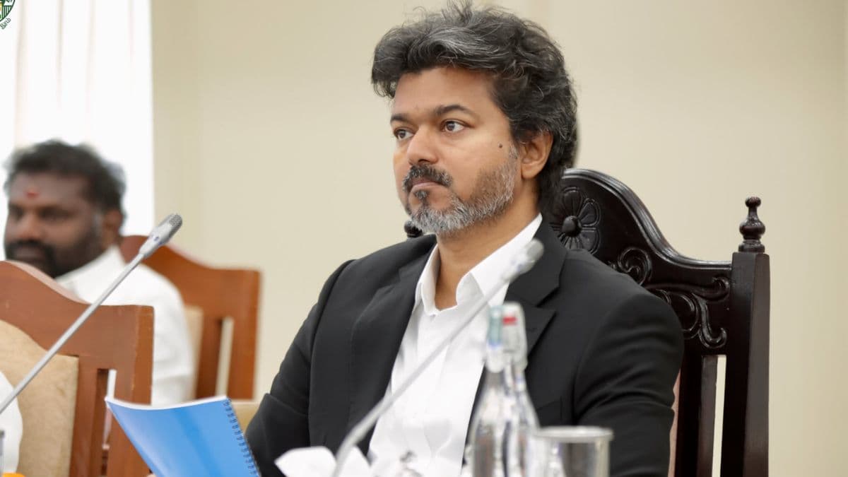 ఇద్దరు మంత్రులు అవుట్? కేబినెట్ ప్రక్షాళన దిశగా విజయ్