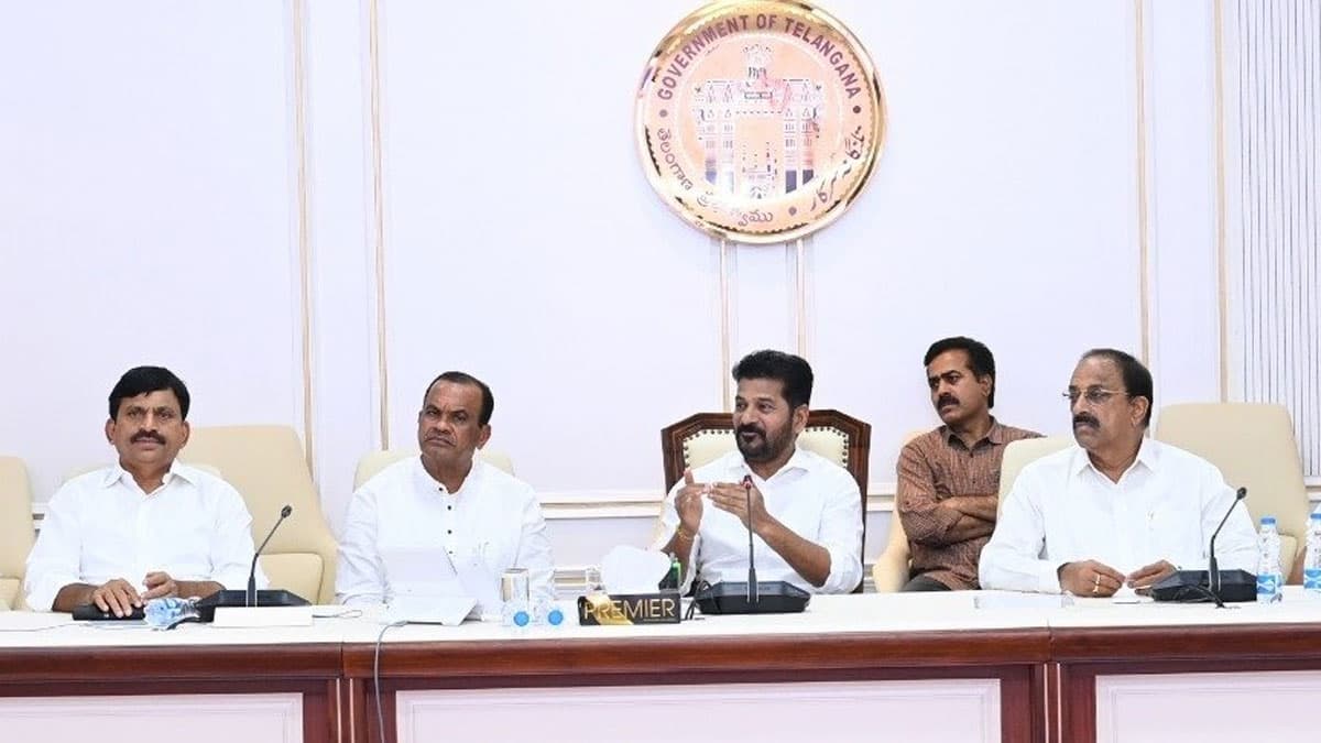 రేవంత్ ఒంటరి పోరాటం.. మంత్రుల మౌనం వెనుక, ఢిల్లీ కేంద్రంగా