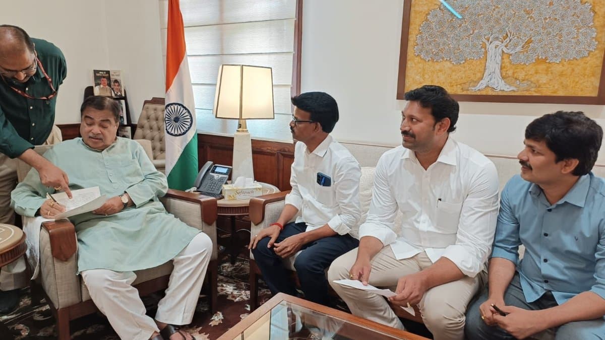 నితిన్ గడ్కరీతో వైసీపీ, డీఎంకే ఎంపీల భేటీ