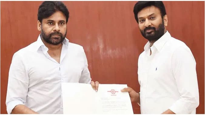 పవన్ కల్యాణ్ పై భూకబ్జా ఆరోపణలు.. ఆయ న జీవితం తెరిచిన పుస్తకమంటూ నిర్మాత రామ్ తాళ్లూరి కౌంటర్