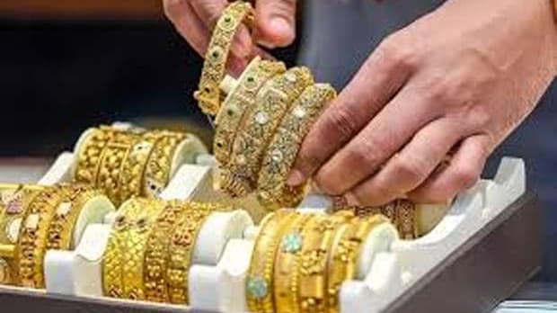 పసిడి ప్రియులకు కాస్త ఊరట.. దిగివచ్చిన ధరలు