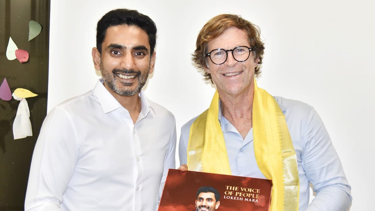 ఏపీ మంత్రి నారా లోకేశ్ ను కలిసిన దక్షిణాఫ్రికా క్రికెట్ దిగ్గజం జాంటీ రోడ్స్