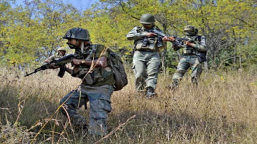తెలంగాణ-ఛత్తీస్ గఢ్ సరిహద్దుల్లో మావోయిస్టుల కోసం వేట.. తాలిపేరును స్వాధీనంలోకి తీసుకున్న బలగాలు