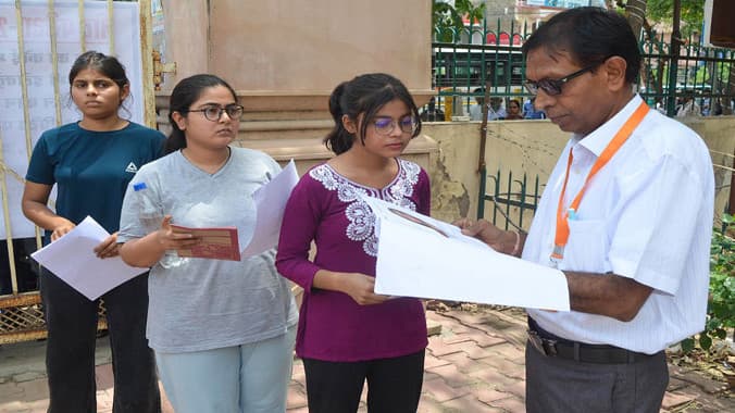 నేటి నీట్ రీ-ఎగ్జామ్ లో చేసిన కీల క మార్పులివే