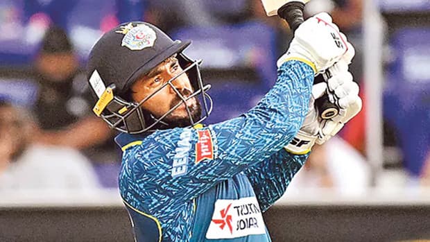 కెప్టెన్ అభిరత్ రెడ్డి అజేయ సెంచరీ.. ప్లే ఆఫ్స్ కు దూసుకెళ్లిన హైదరాబాద్