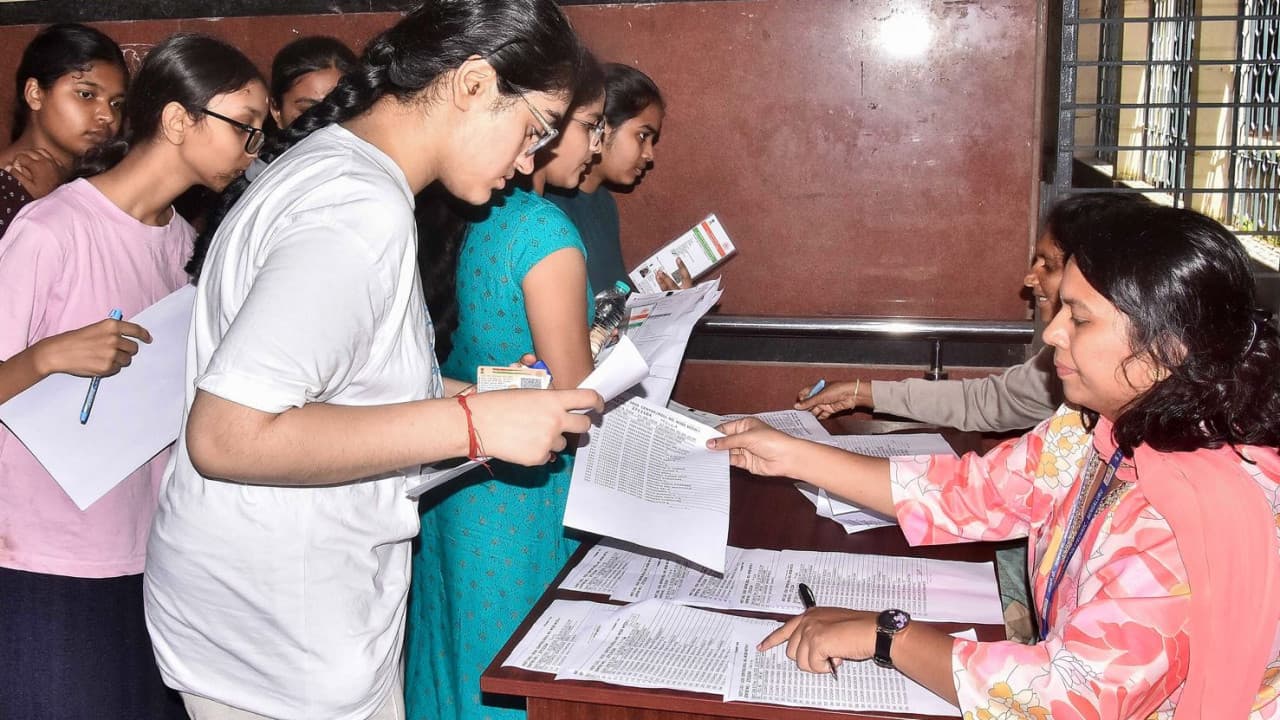 నీట్ , జేఈఈ అడ్మిషన్లలో బోర్డు మార్కులకు 50 శాతం వెయిటేజీ