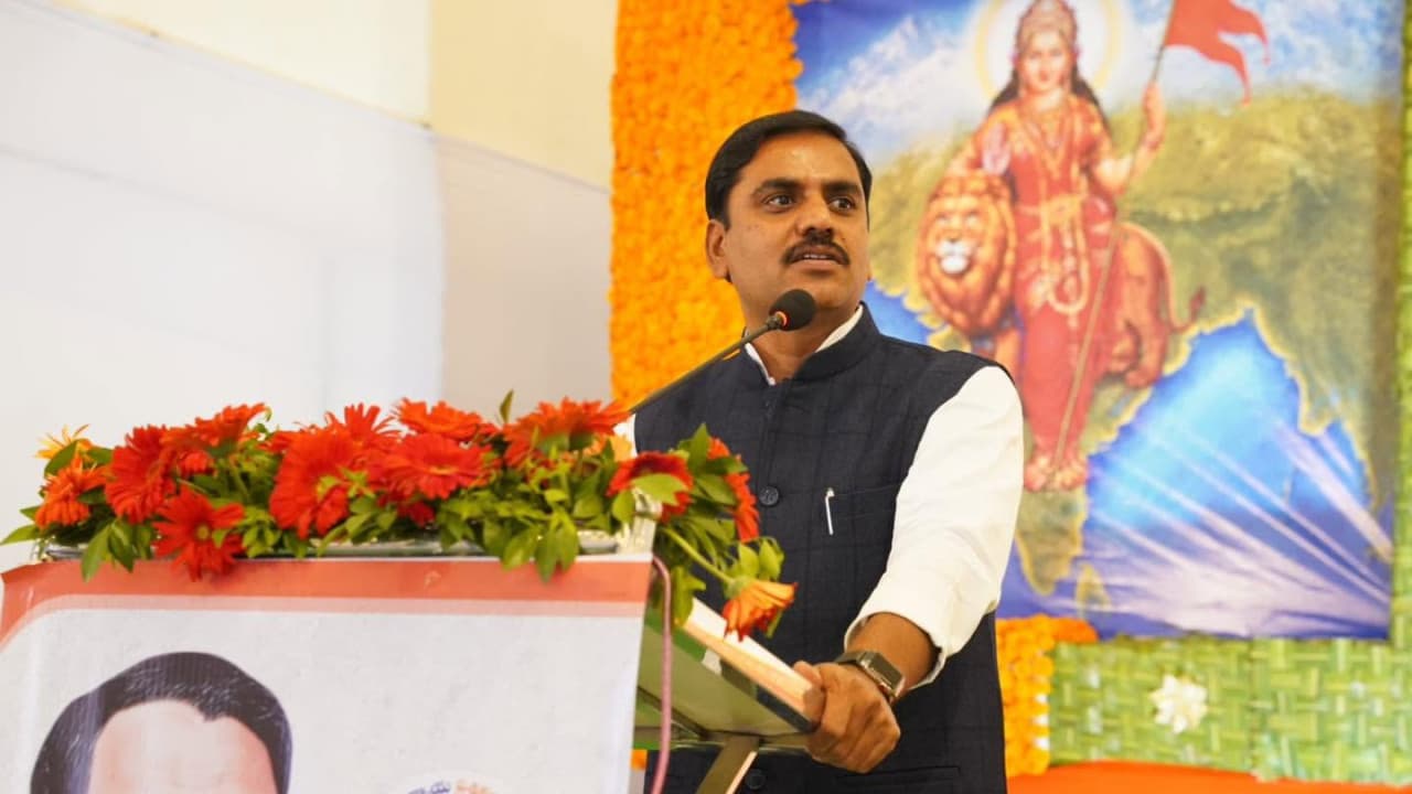 ప్రకాశ్ రాజ్ పై కదిరి పోలీస్ స్టేషన్ లో ఫిర్యాదు చేసిన బీజేపీ నేతలు