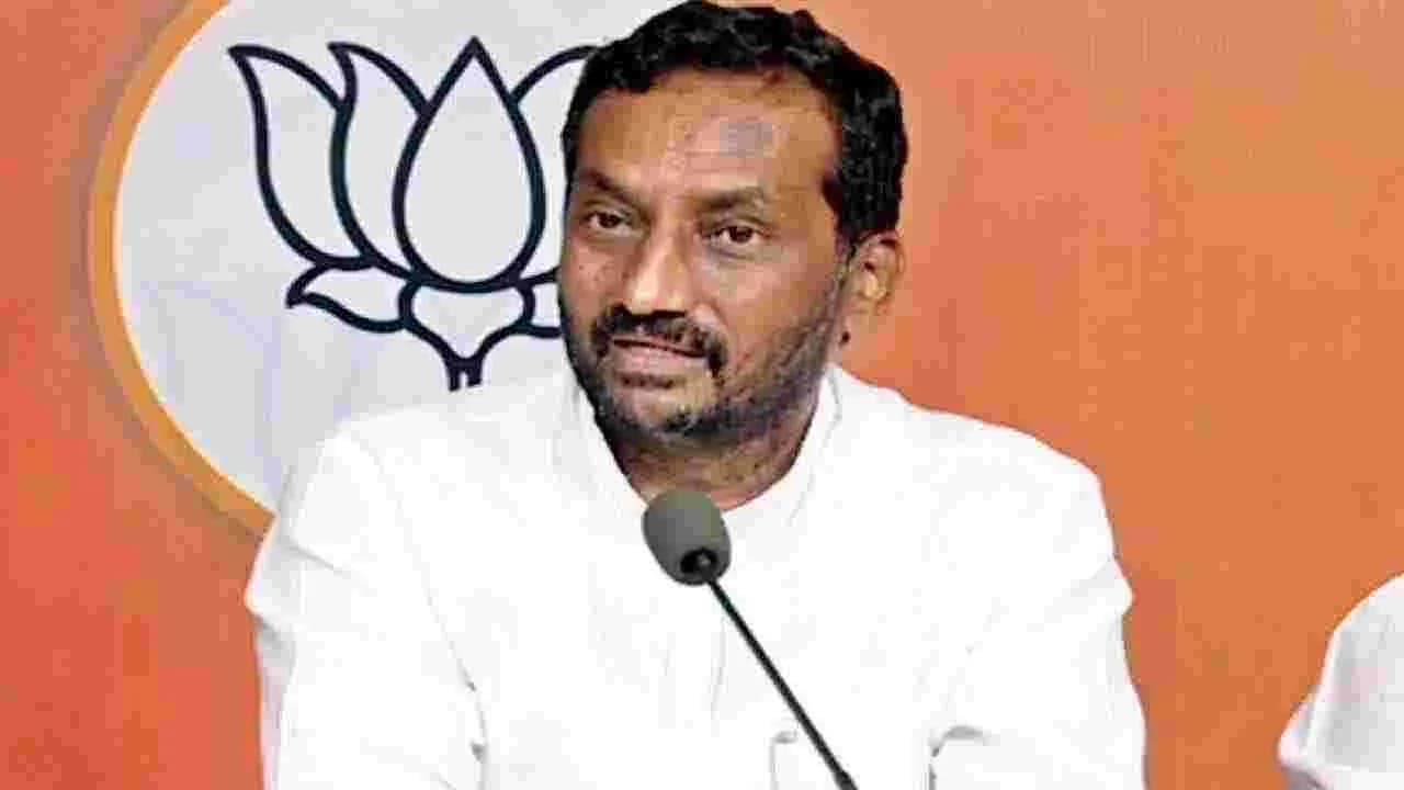 యూనిటీ మాల్ ఒప్పందంపై విచారణ జరగాలి