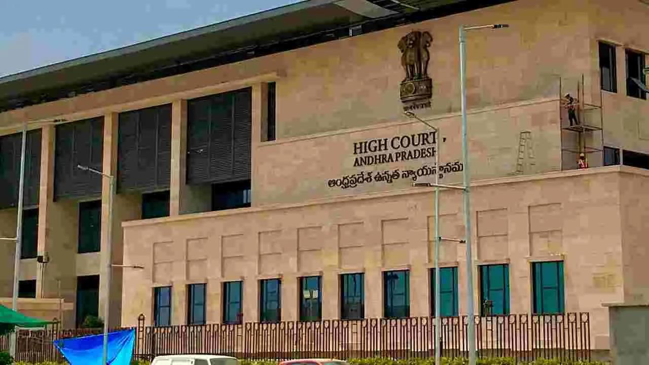విశాఖ పోలీసులపై హైకోర్టు తీవ్ర ఆగ్రహం