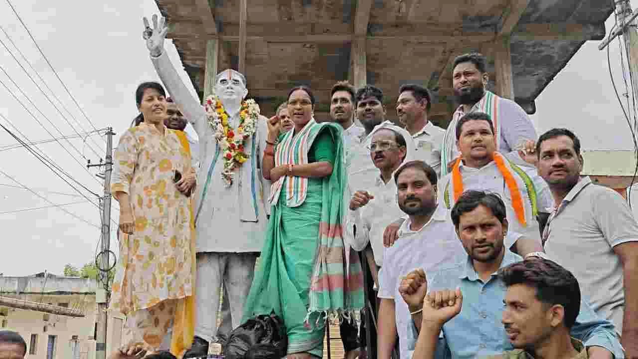 రాజీవ్ గాంధీకి ఘన నివాళి