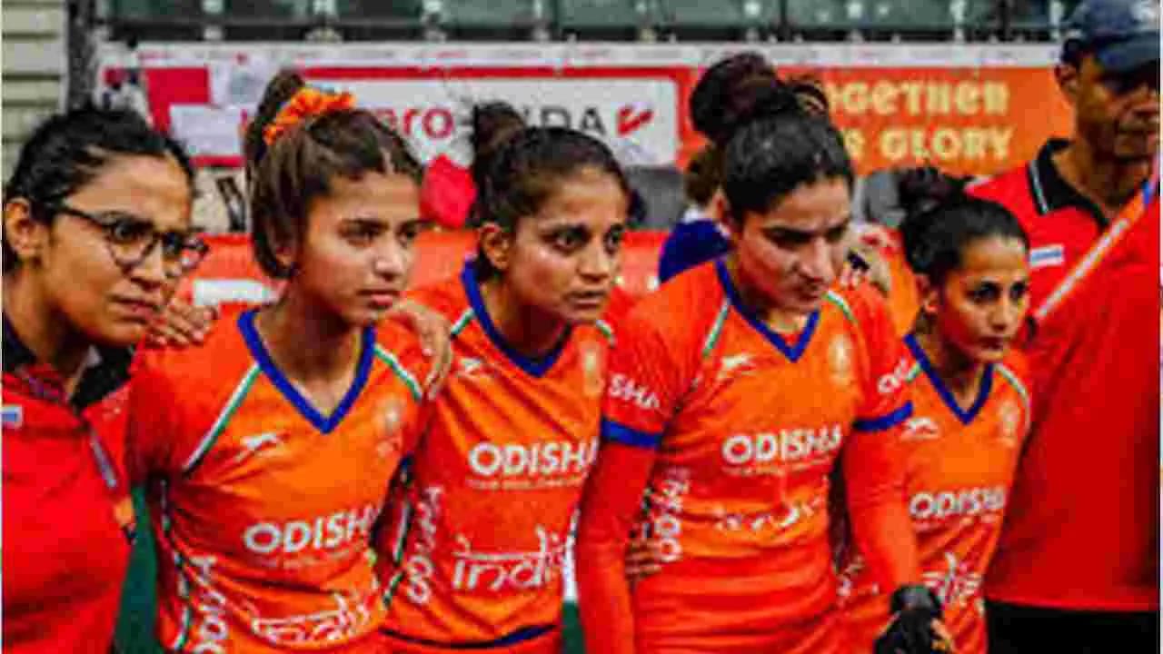 ఇంగ్లండ్ తో అమ్మాయిల పోరు నేడు