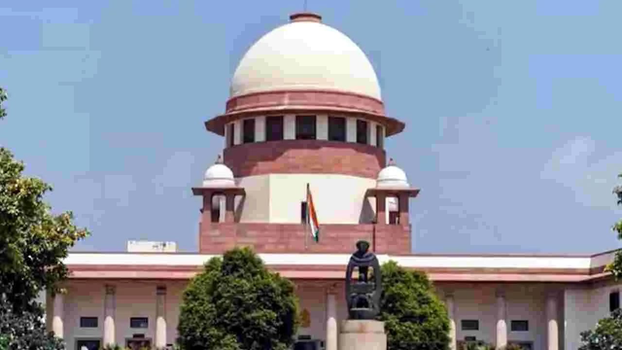 పోర్నోగ్రఫీ నియంత్రణపై జాతీయ విధానం కోరిన పిల్ ను కొట్టివేసిన సుప్రీంకోర్టు
