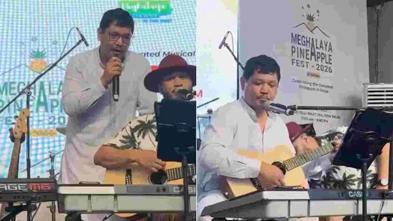 పైనాపిల్ ఫెస్టివల్ లో పాట పాడి, గిటార్ వాయించిన ముఖ్యమంత్రి