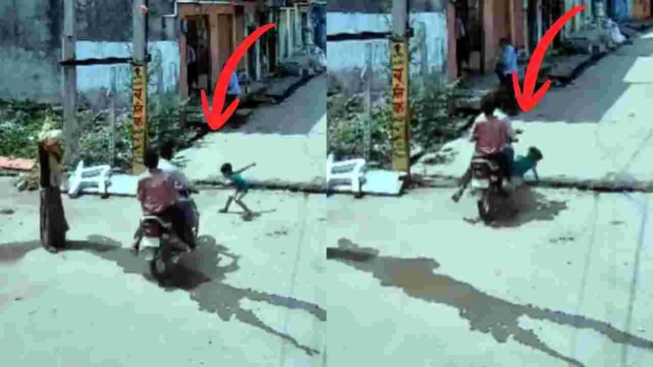 చిన్నారిని ఢీకొట్టిన ద్విచక్రవాహనం.. చూస్తే కన్నీళ్లు ఆగవు