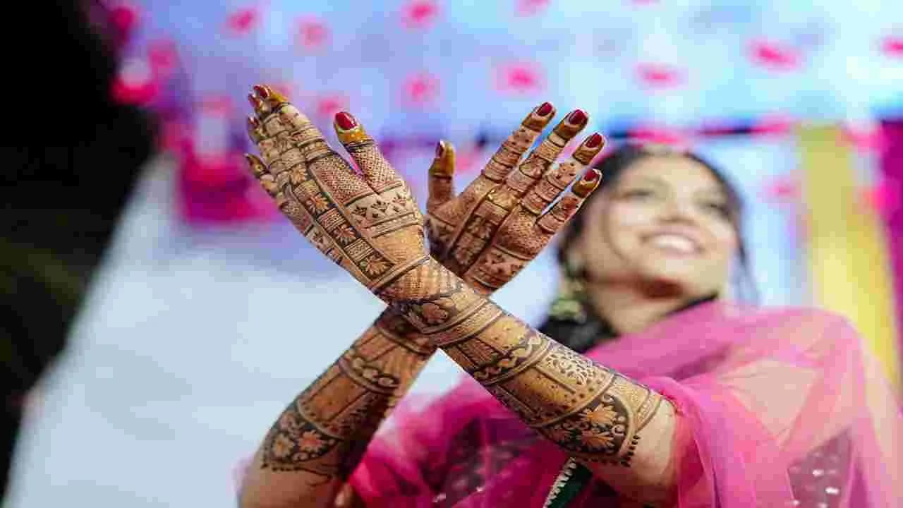 ఆషాఢ వేళ... మెహందీ కళ